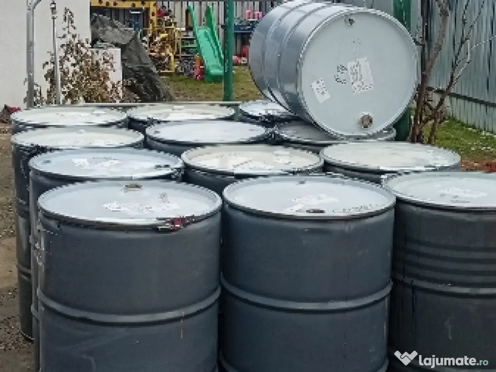 vând butoaie din tablă cu capac detașabil și cerc