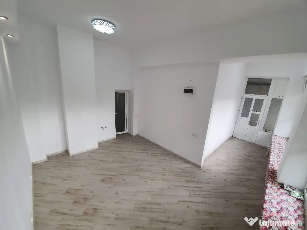 Închiriez spațiu comercial in centrul orașului Râmnicu Sărat 