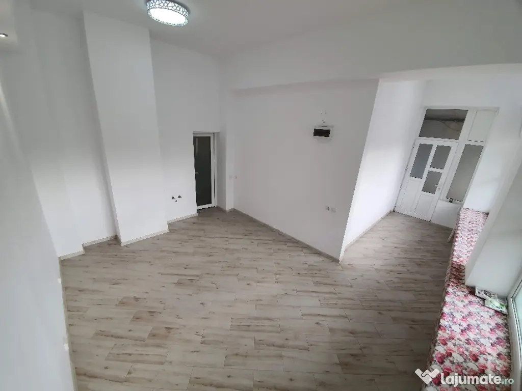 Închiriez spațiu comercial in centrul orașului Râmnicu Sărat 