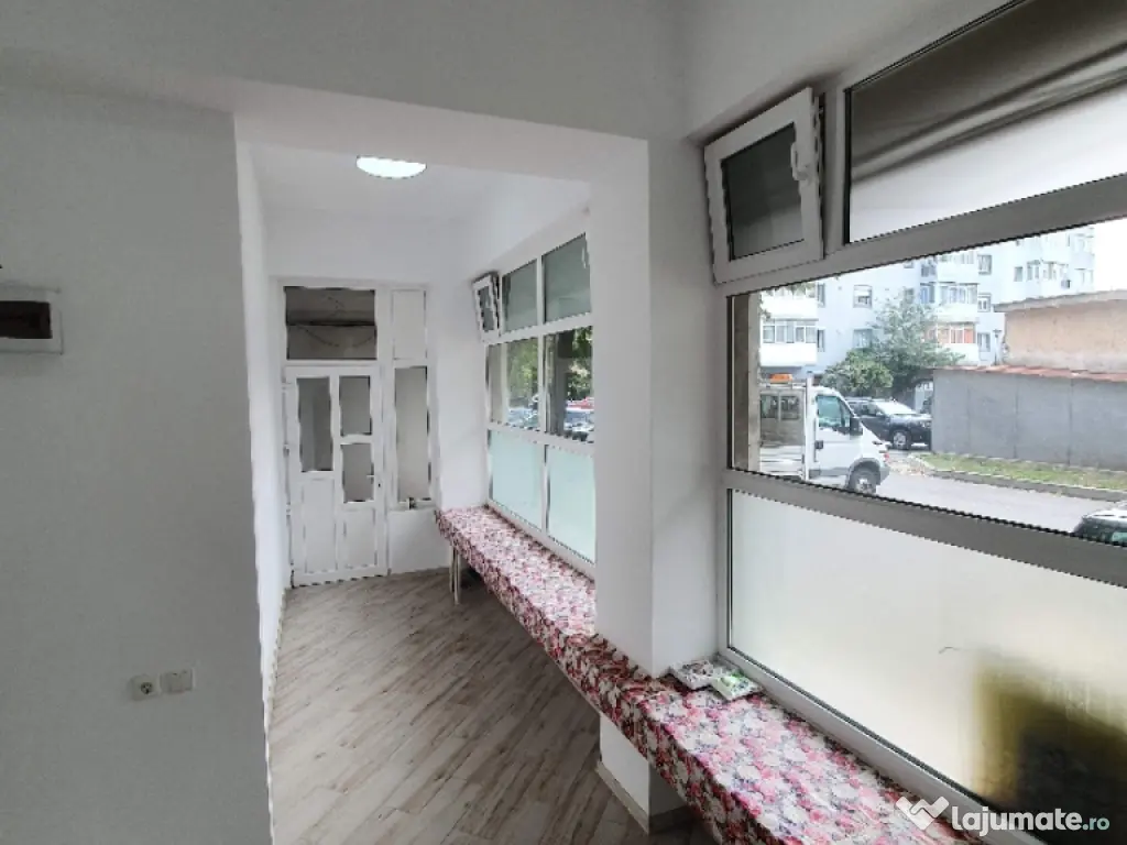 Închiriez spațiu comercial in centrul orașului Râmnicu Sărat 