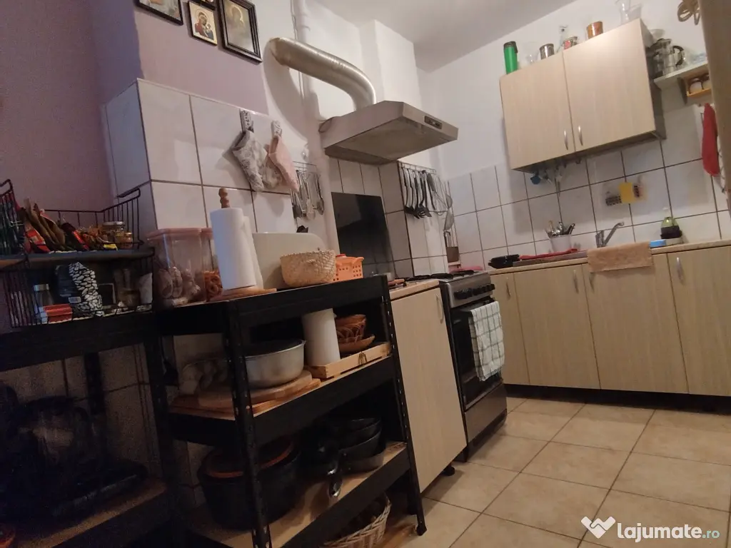 vand apartament 3 camere Piata Victorie 