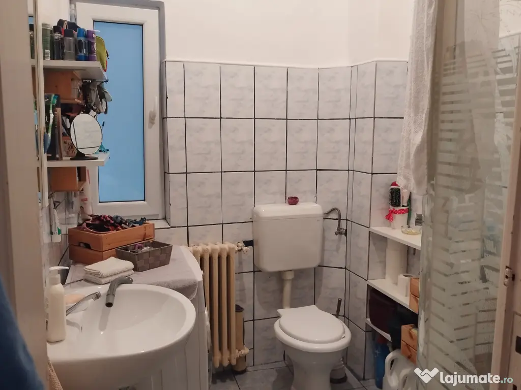 vand apartament 3 camere Piata Victorie 