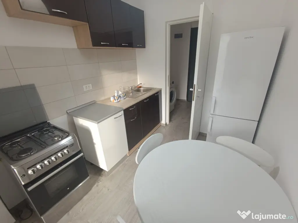 Garsoniera Exigent Plaza chiar langa parcul Liniei si Mall Plaza, metrou 10 min