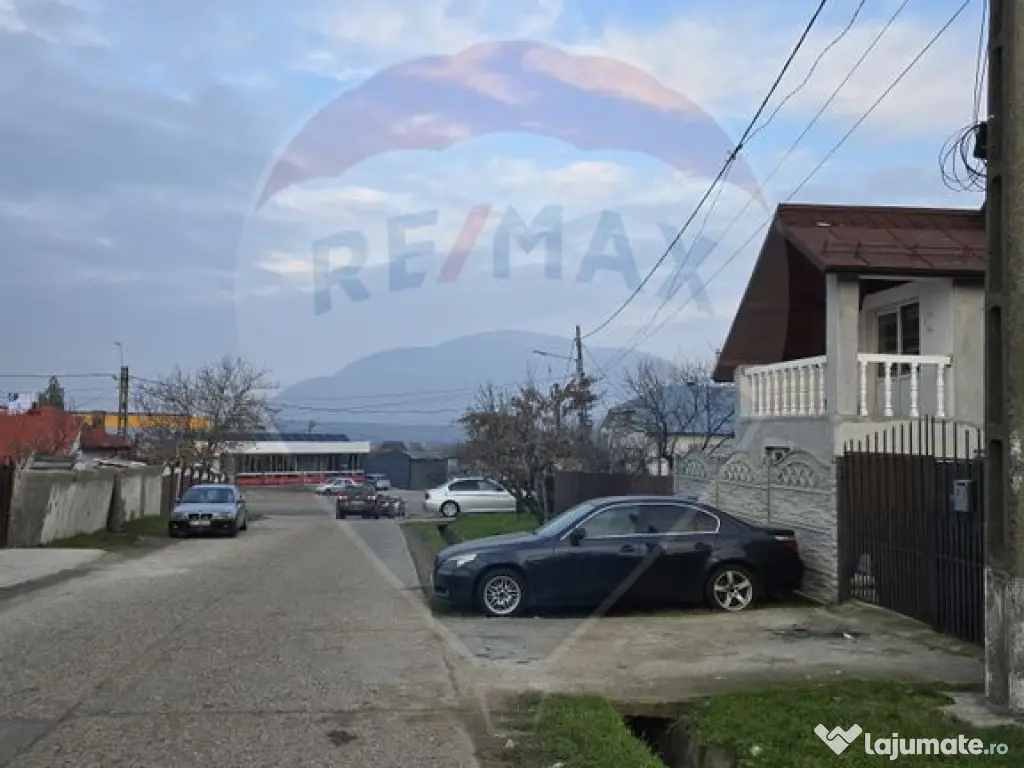 Casă / Vilă cu 4 camere de vânzare în zona Periferie