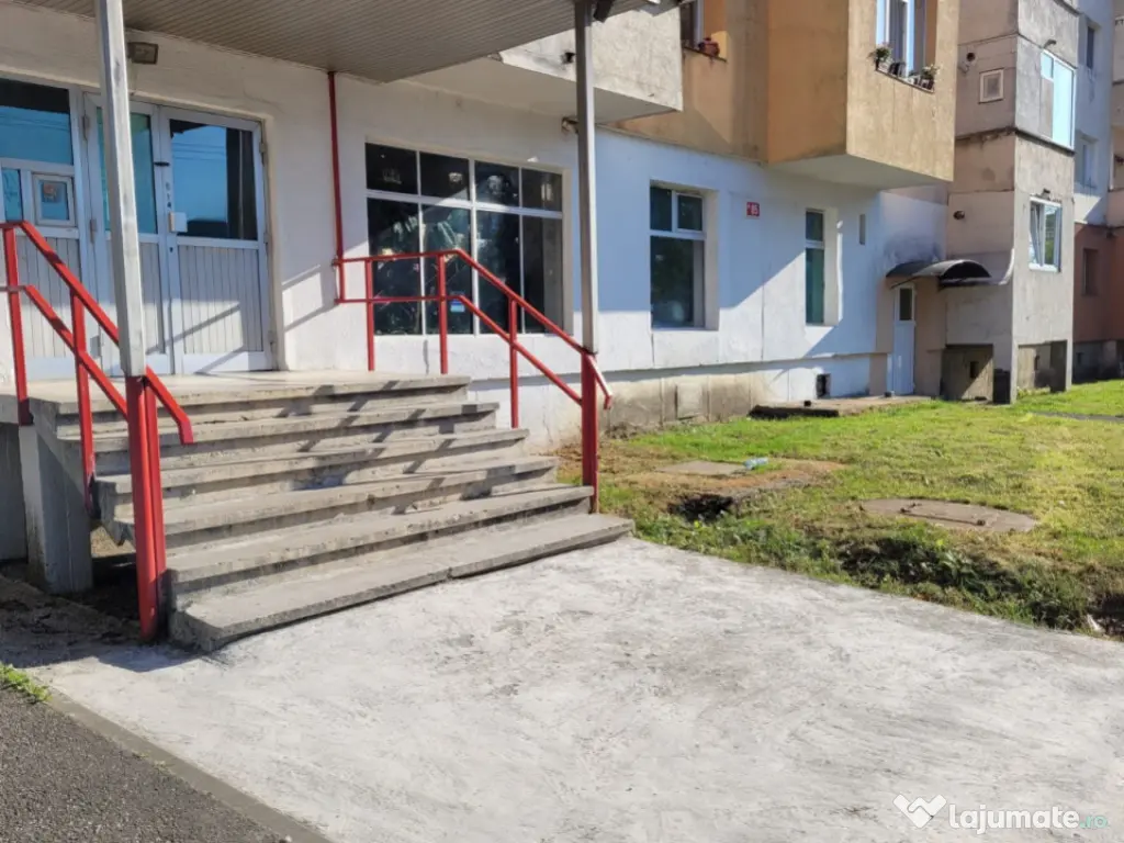 Spațiu comercial, 119 mp, vitrină stradală, zona Hotvon 