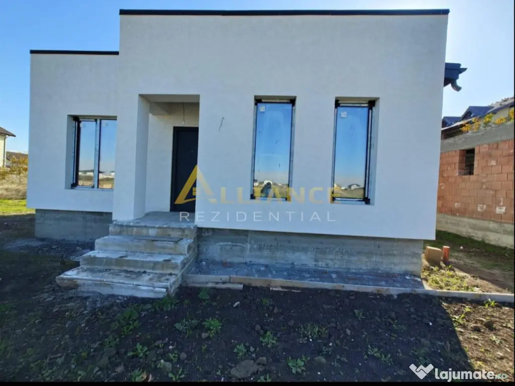 Casa individuala - 4 camere - 2 bai - 80 mp utili-teren 30 