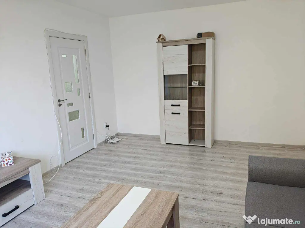 Apartament 2 camere zona TRACTORUL, 
