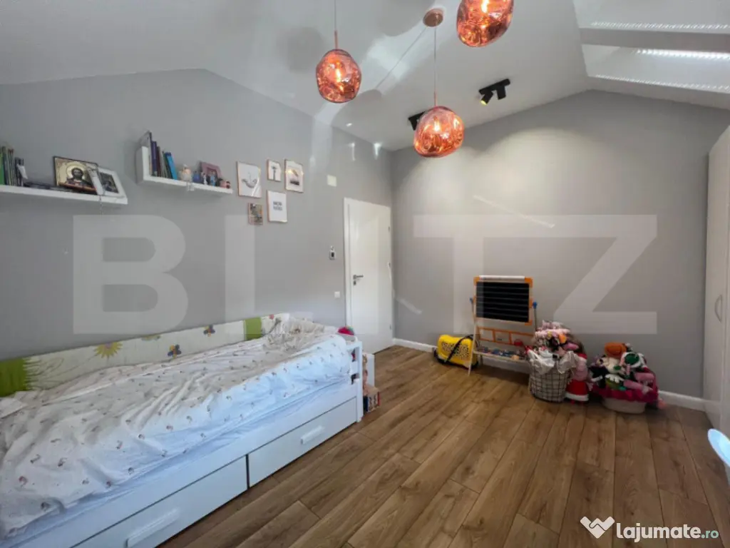 Casa de lux, 180mp, curte, zona Vivo 