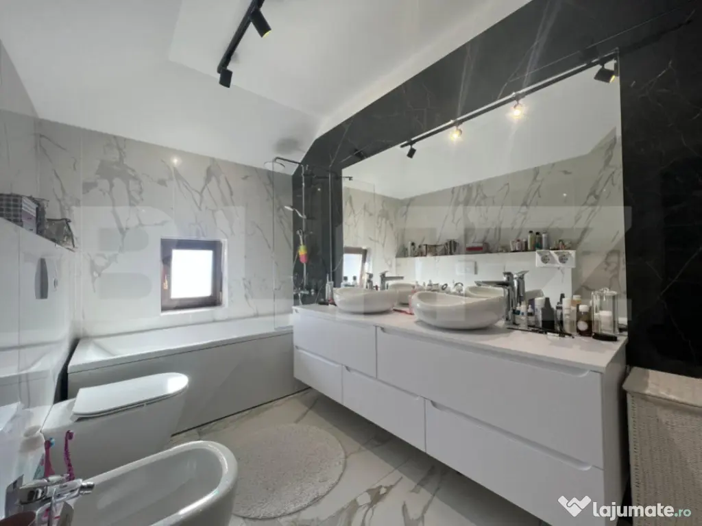 Casa de lux, 180mp, curte, zona Vivo 