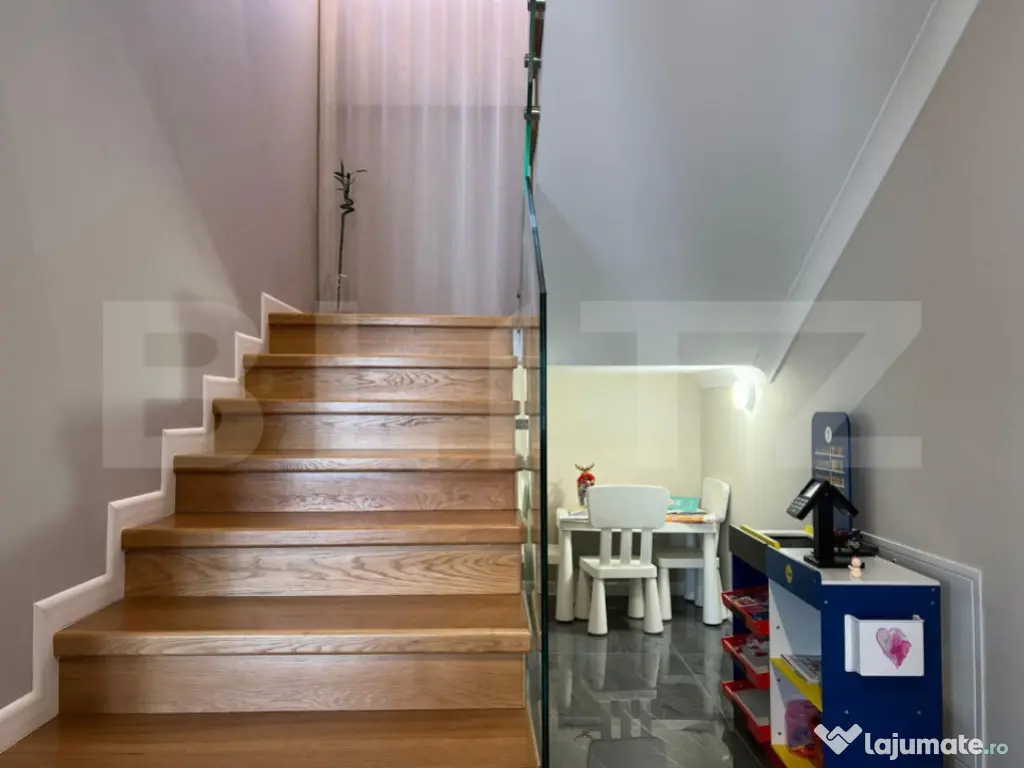 Casa de lux, 180mp, curte, zona Vivo 