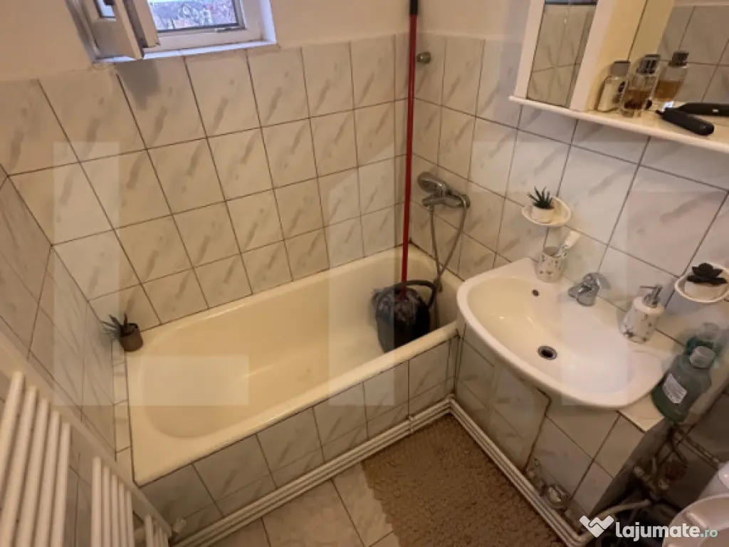 Apartament 5 camere, 90 mp utili, zona Aurel Vlaicu 