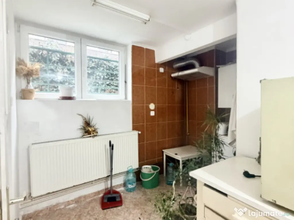 Str Washington, spațiu pretabil cabinet, salon, birou 