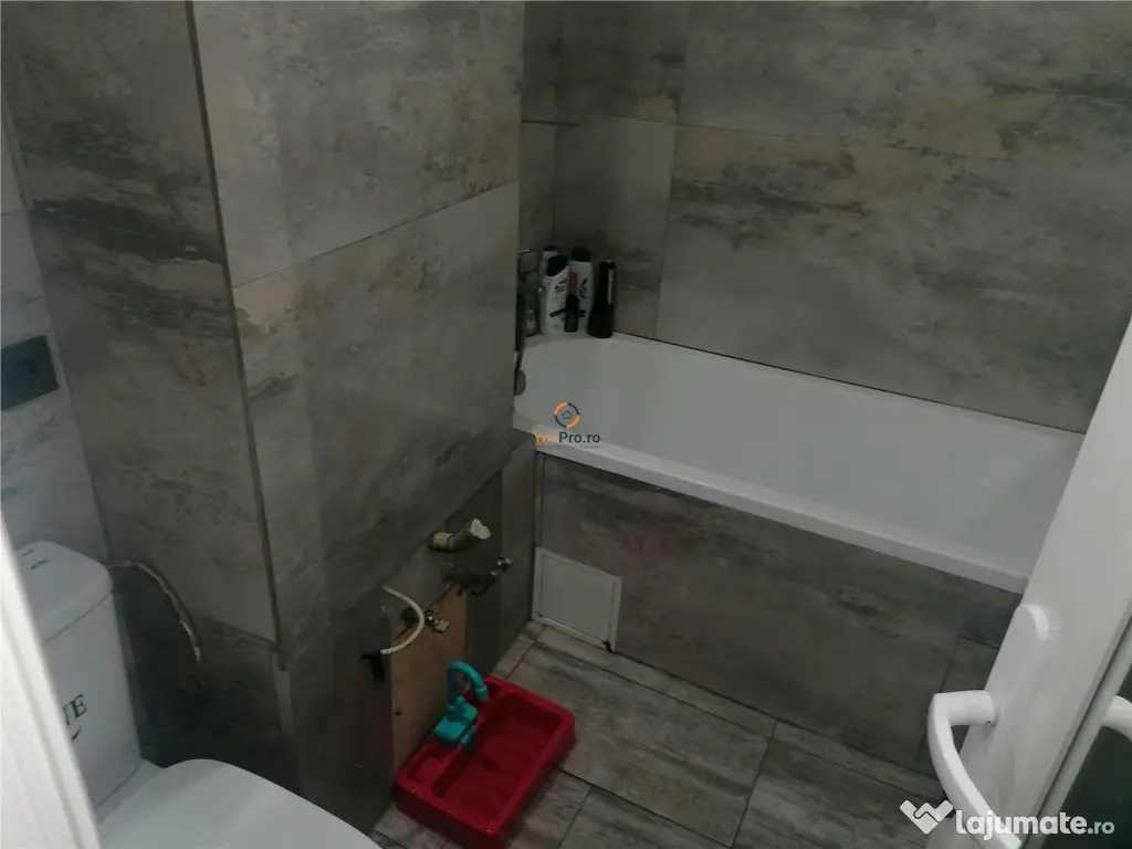 Decomandat Spatios cu Centrala Spitalul Judetean 