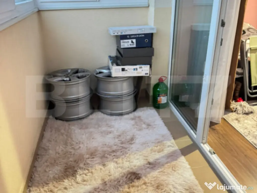 Apartament 3 camere, 60mp, 2 balcoane, etaj intermediar, Som 