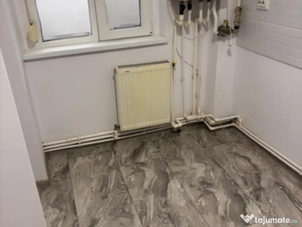 - Apartament 3 camere confort 1 decomandat, etaj 7/10, Vizir 