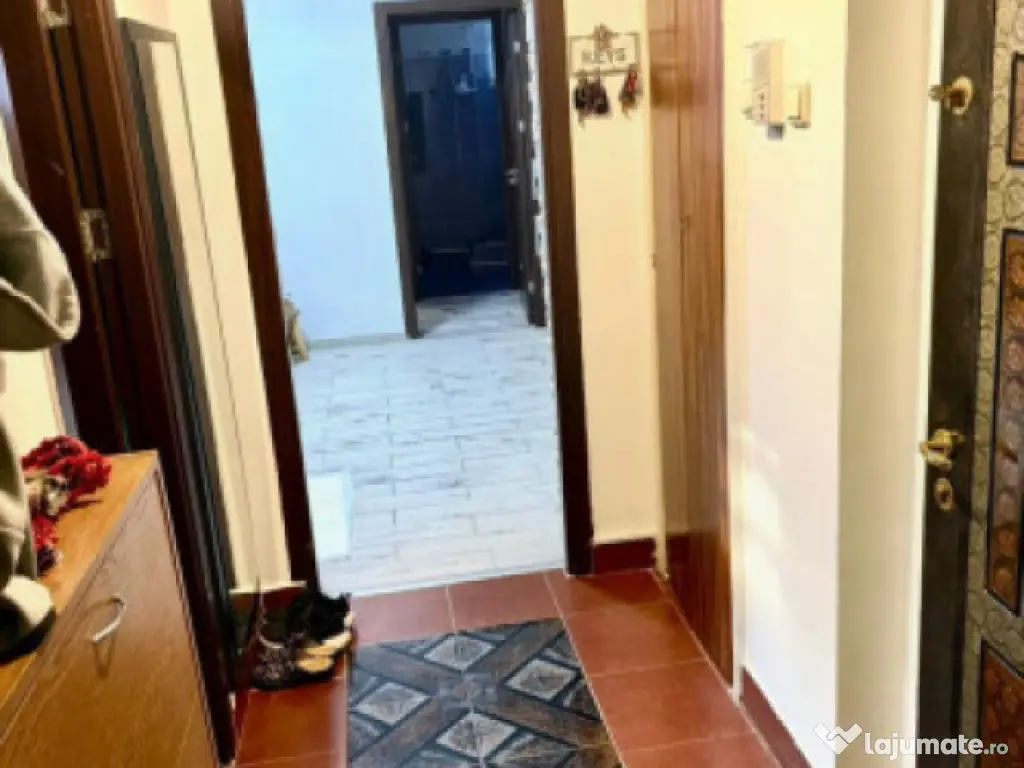 Apartament 3 camere, 60 mp, zona Piața Centrală