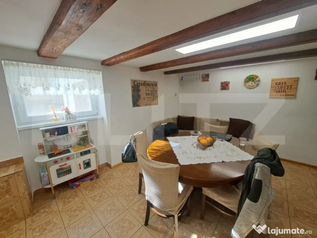 Casă săsească renovată integral, 2200 mp teren, ideală