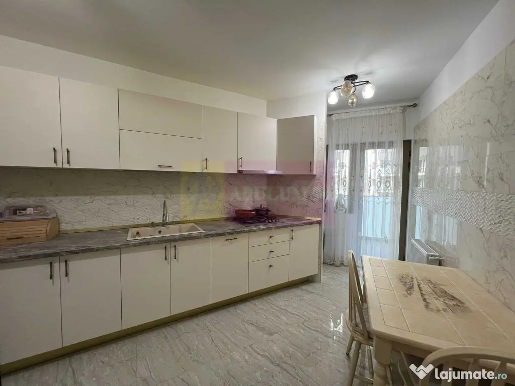 Apartament 3 camere, mobilat luxos, si loc de parcare la ... 