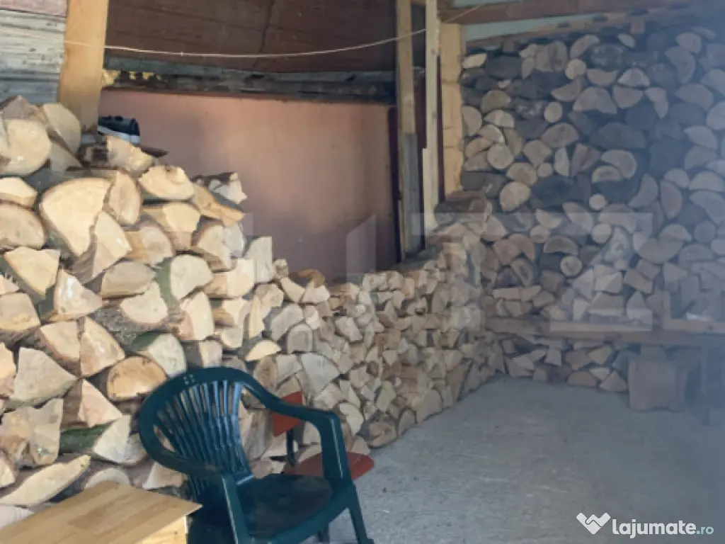 Casă de vânzare în Zărnești – zonă retrasă, lângă