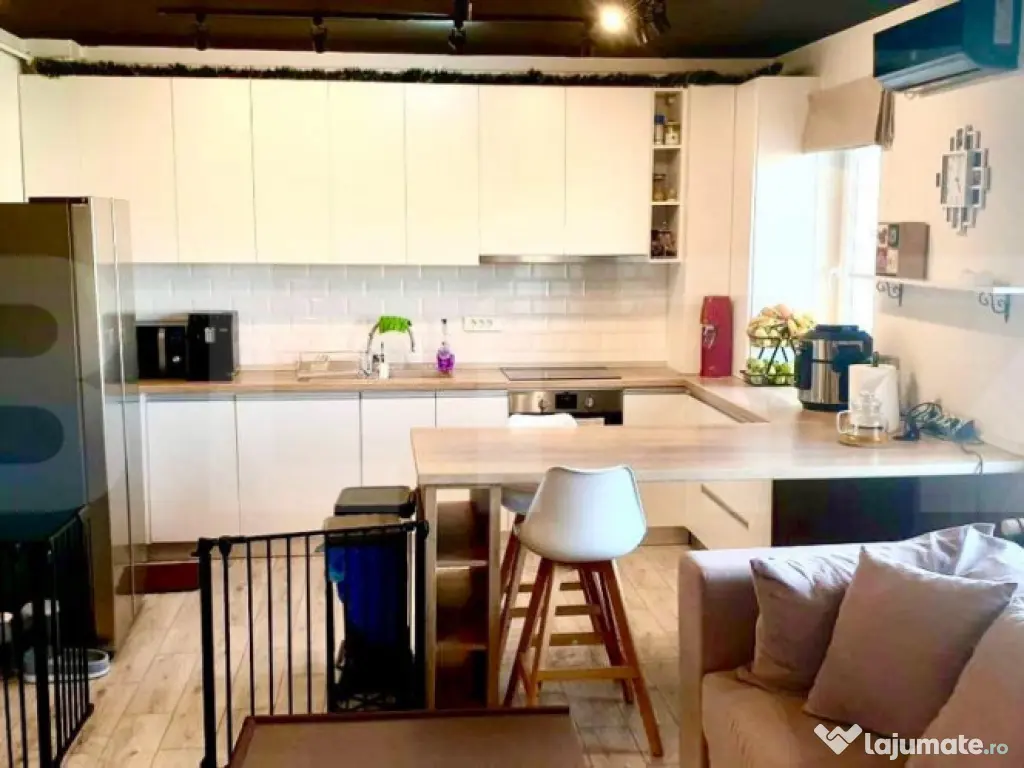 Apartament 3 camere, 71 mp, parcare, 2 bai, lift, zona Teilo 