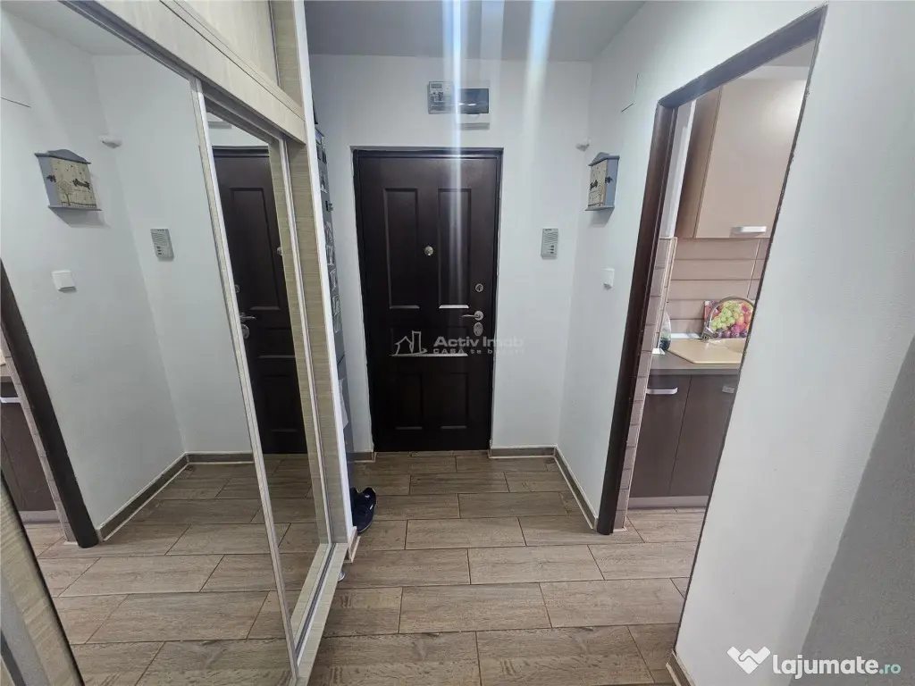 Resita, 2 Cam. Cf. 1 Mobilat Utilat, Et. 1, Micro 1 