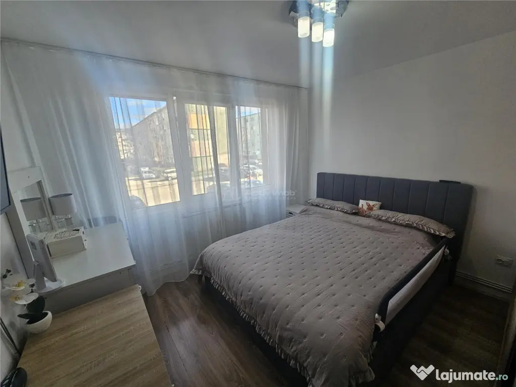 Resita, 2 Cam. Cf. 1 Mobilat Utilat, Et. 1, Micro 1 