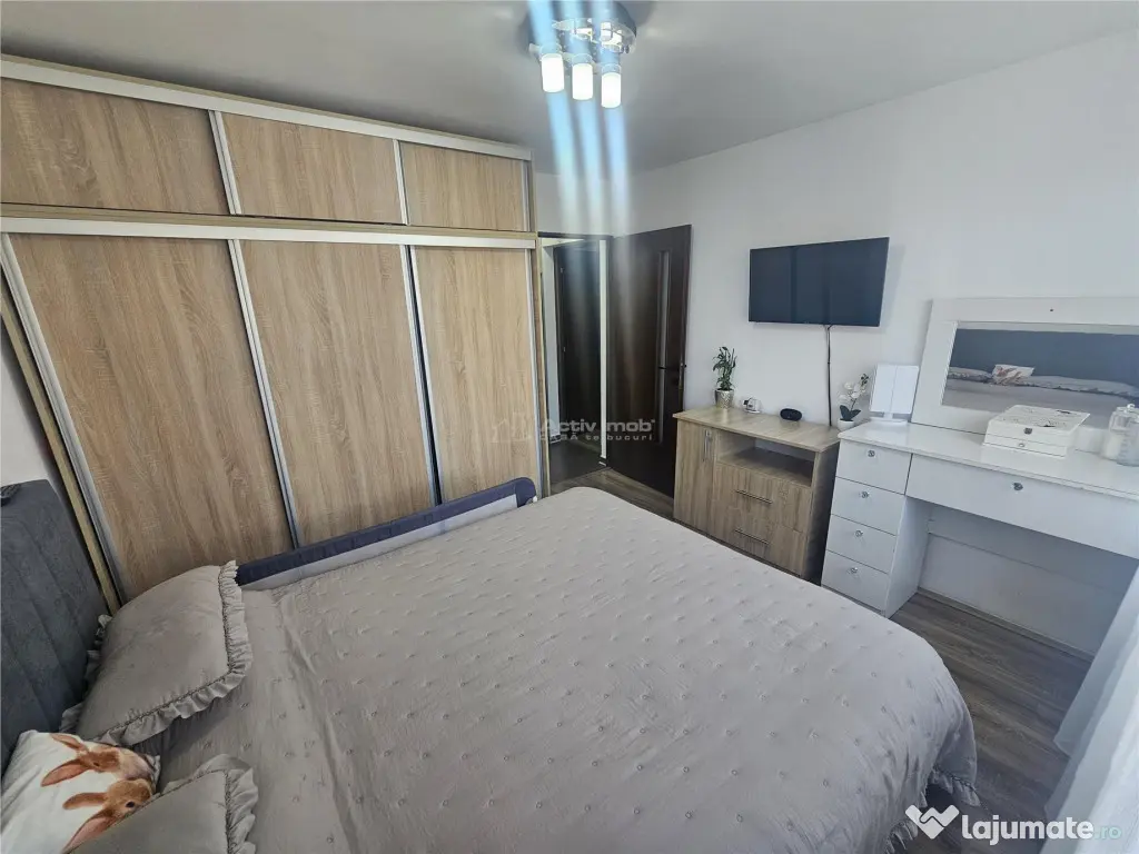 Resita, 2 Cam. Cf. 1 Mobilat Utilat, Et. 1, Micro 1 