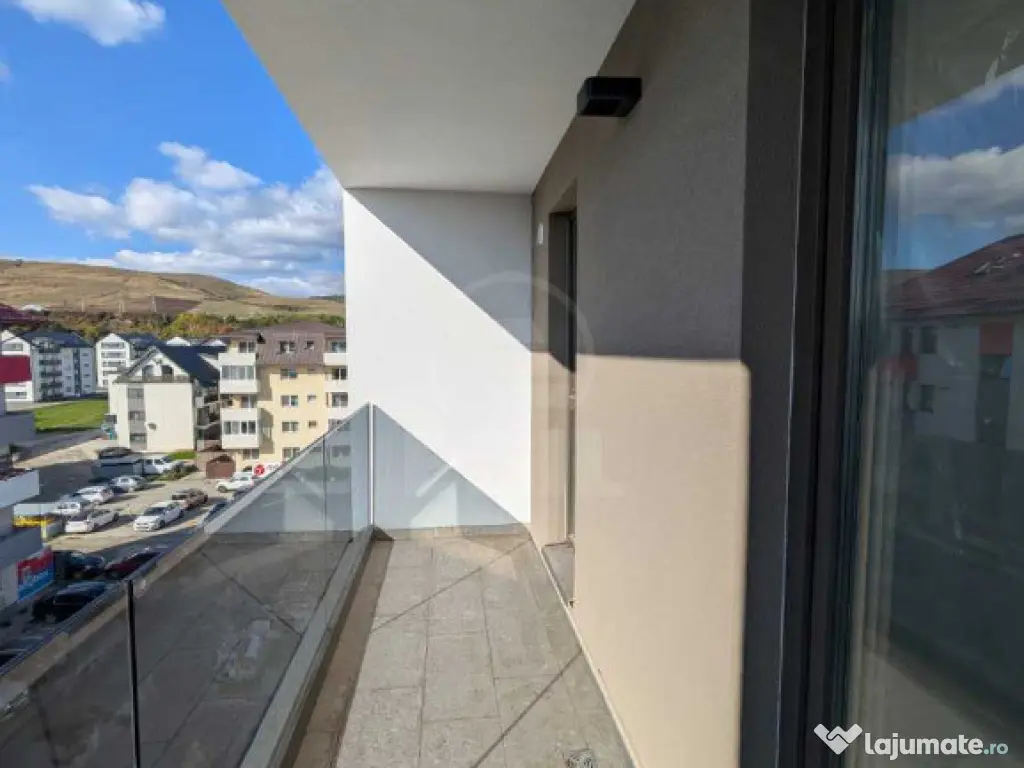 Apartament de 2 camere, decomandat, zona Tinertului