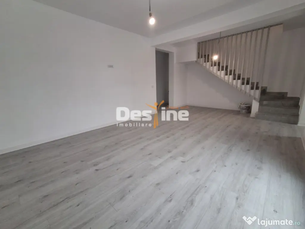 CASĂ tip duplex, situata in Valea Adanca