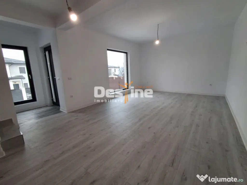 CASĂ tip duplex, situata in Valea Adanca