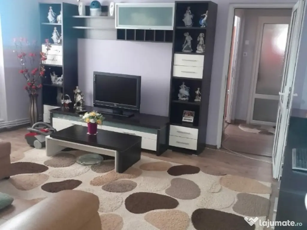 Apartament Cu 2 Camere Semidecomandate - Parter - Zona George Enescu 