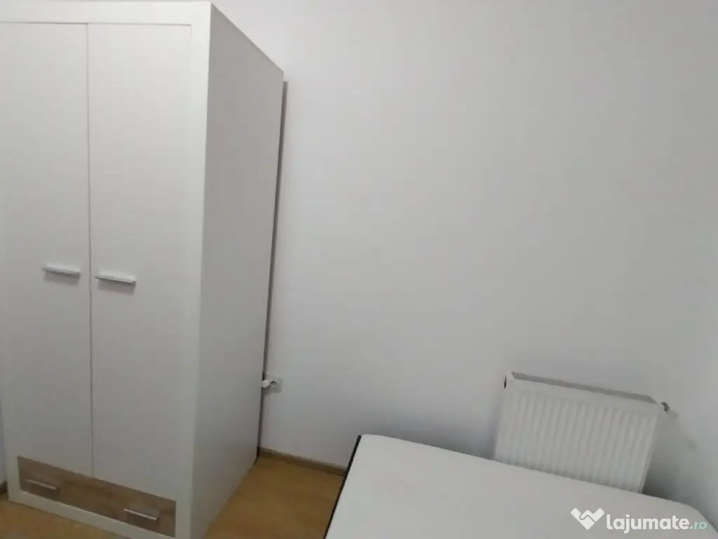 Apartament 3 camere et.1,balcon inchis, parcare Floresti 