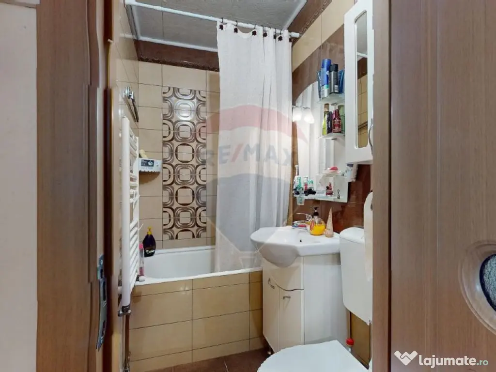 Apartament cu 2 camere de vânzare în zona Florilor