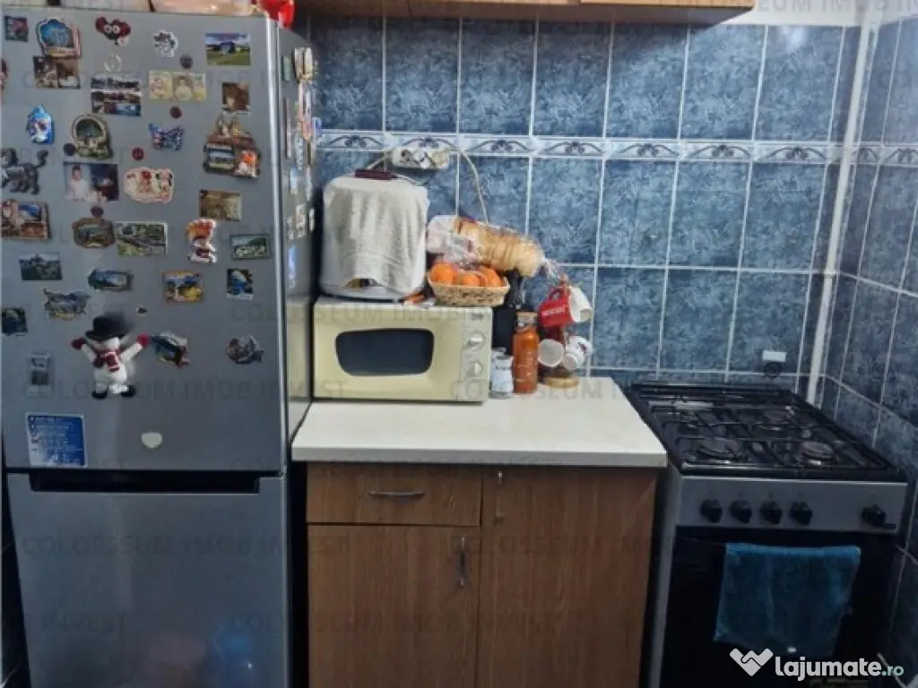 Camera de camin cu baie si bucatarie, etaj 2/4, centrala, Tractorul!