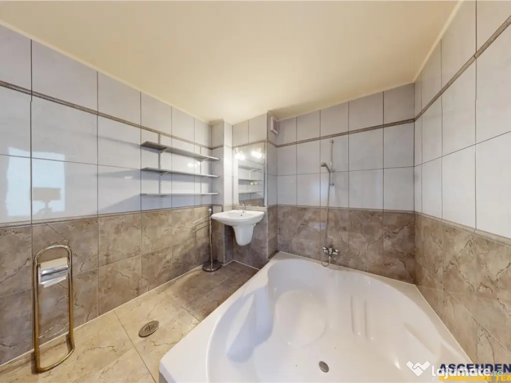 Volum arhitectural remarcabil:Rezidential Sediu firma,Clini 