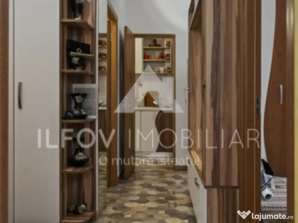 Apartament 3 camere Pța Romană, vedere spre spate, spațio 