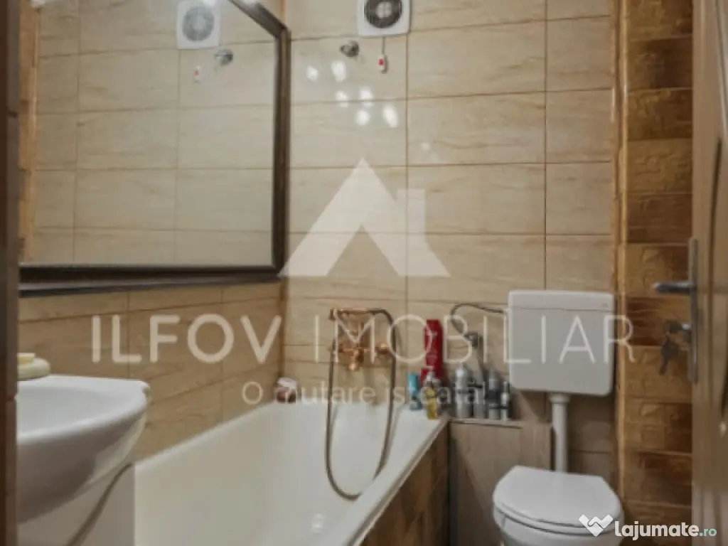 Apartament 3 camere Pța Romană, vedere spre spate, spațio 