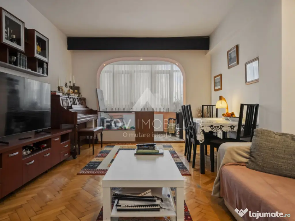 Apartament 3 camere Pța Romană, vedere spre spate, spațio 