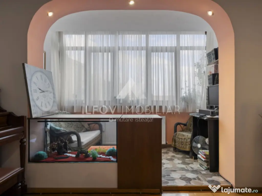 Apartament 3 camere Pța Romană, vedere spre spate, spațio 