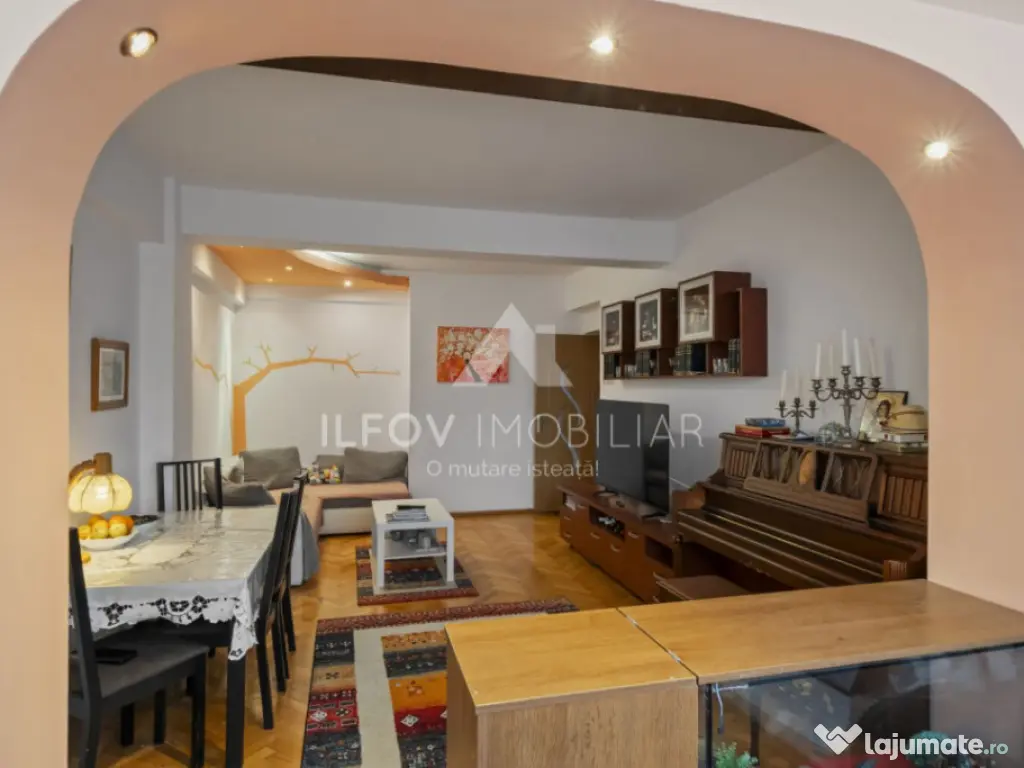Apartament 3 camere Pța Romană, vedere spre spate, spațio 
