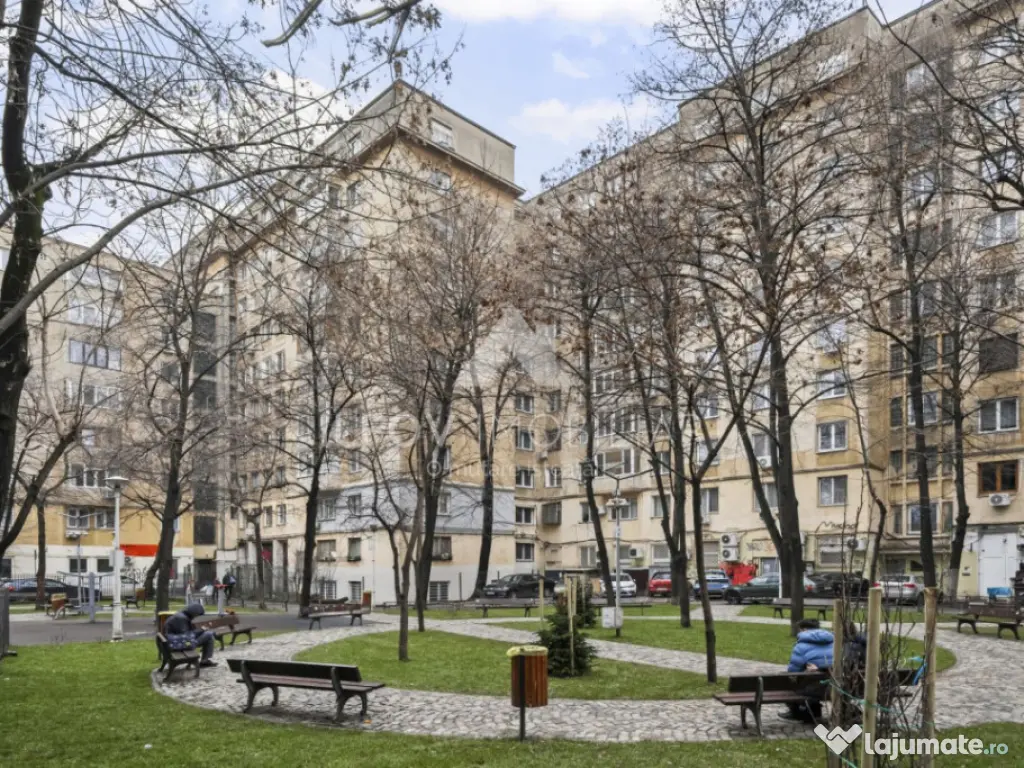 Apartament 3 camere Pța Romană, vedere spre spate, spațio 