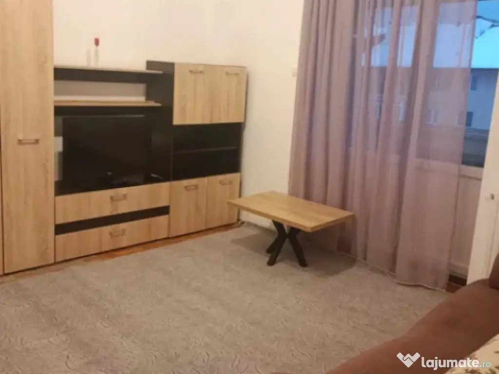 Apartament 2 camere, semidecomandat - zona Astra