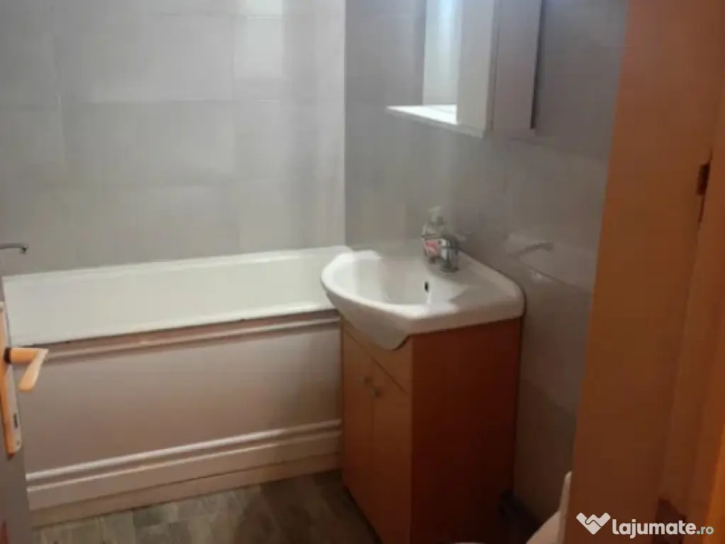 Apartament 2 camere, semidecomandat - zona Astra