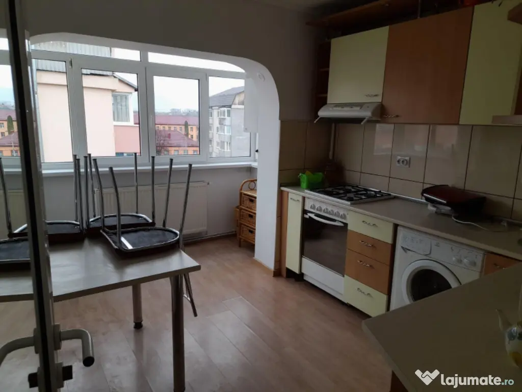 Apartament 2camere de închiriat. 