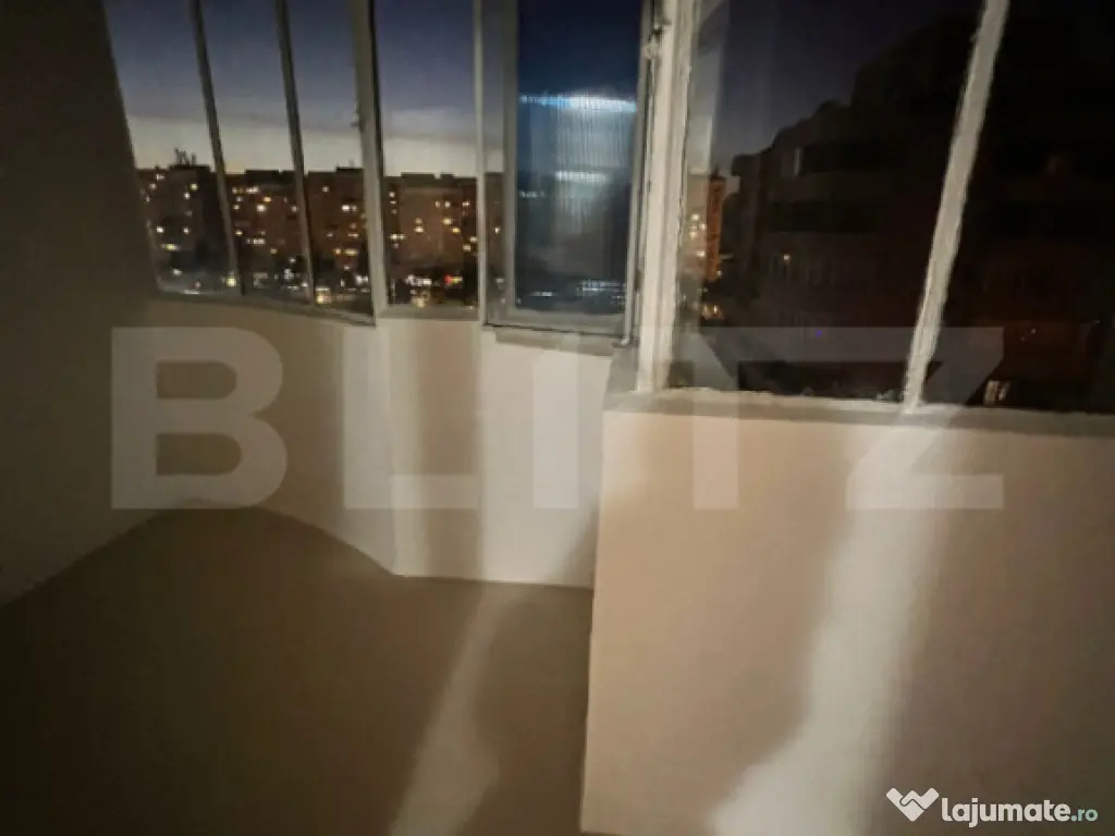 Apartament 4 camere,2 bai,2 balcoane+boxa zona CEC 