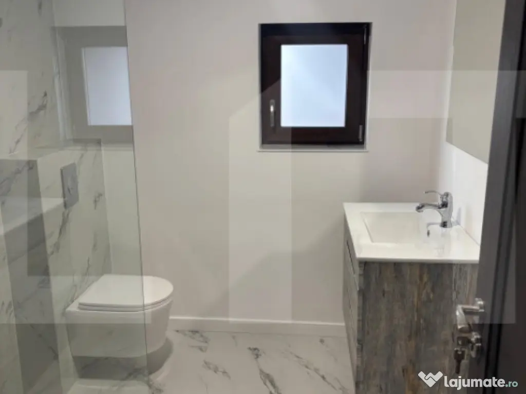 Casă Noua cu etaj, 5cam , 3bai, Terasa de 30mp, încălzire