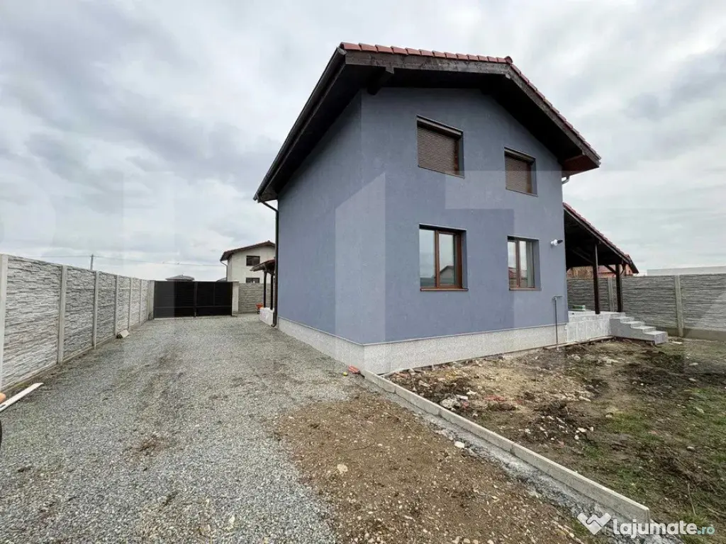 Casă Noua cu etaj, 5cam , 3bai, Terasa de 30mp, încălzire