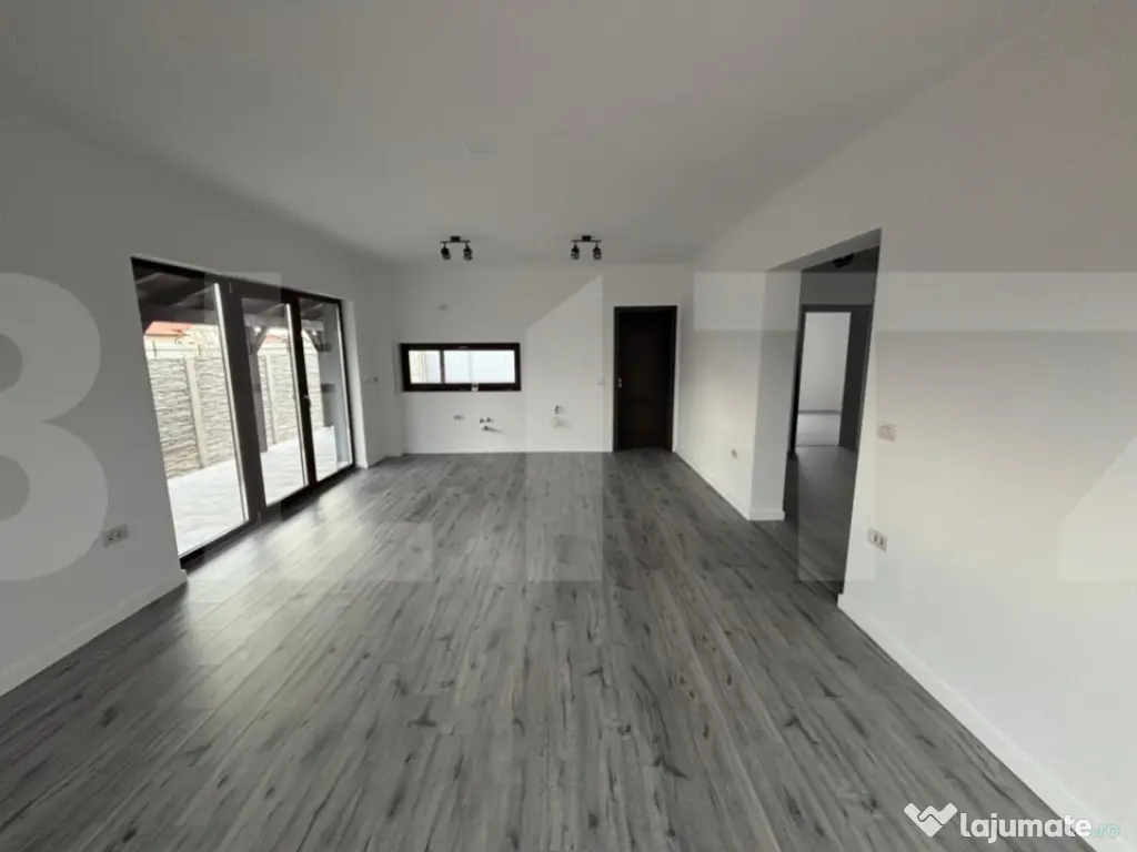 Casă Noua cu etaj, 5cam , 3bai, Terasa de 30mp, încălzire