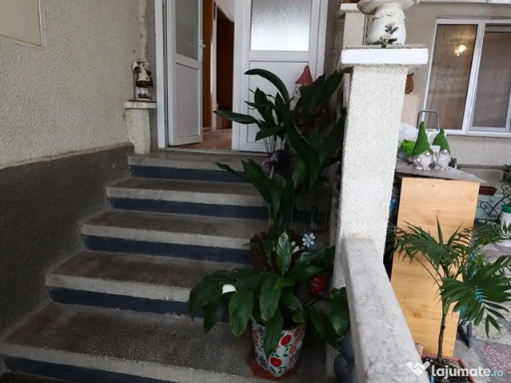 Casa de vanzare zona muncitoresc Resita, Caras-Severin 