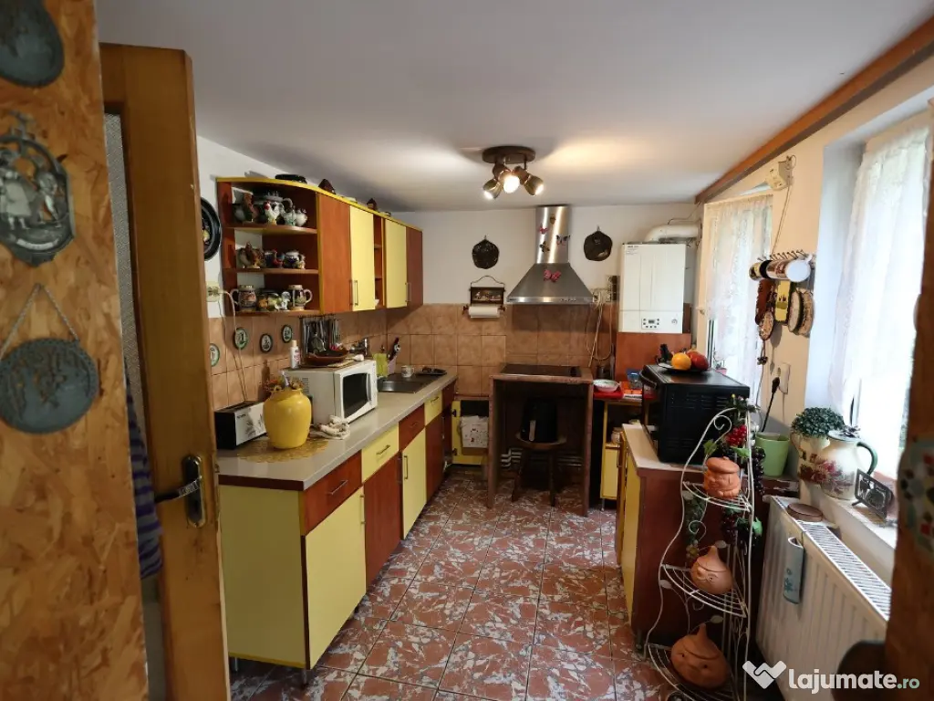 Casa de vanzare zona muncitoresc Resita, Caras-Severin 